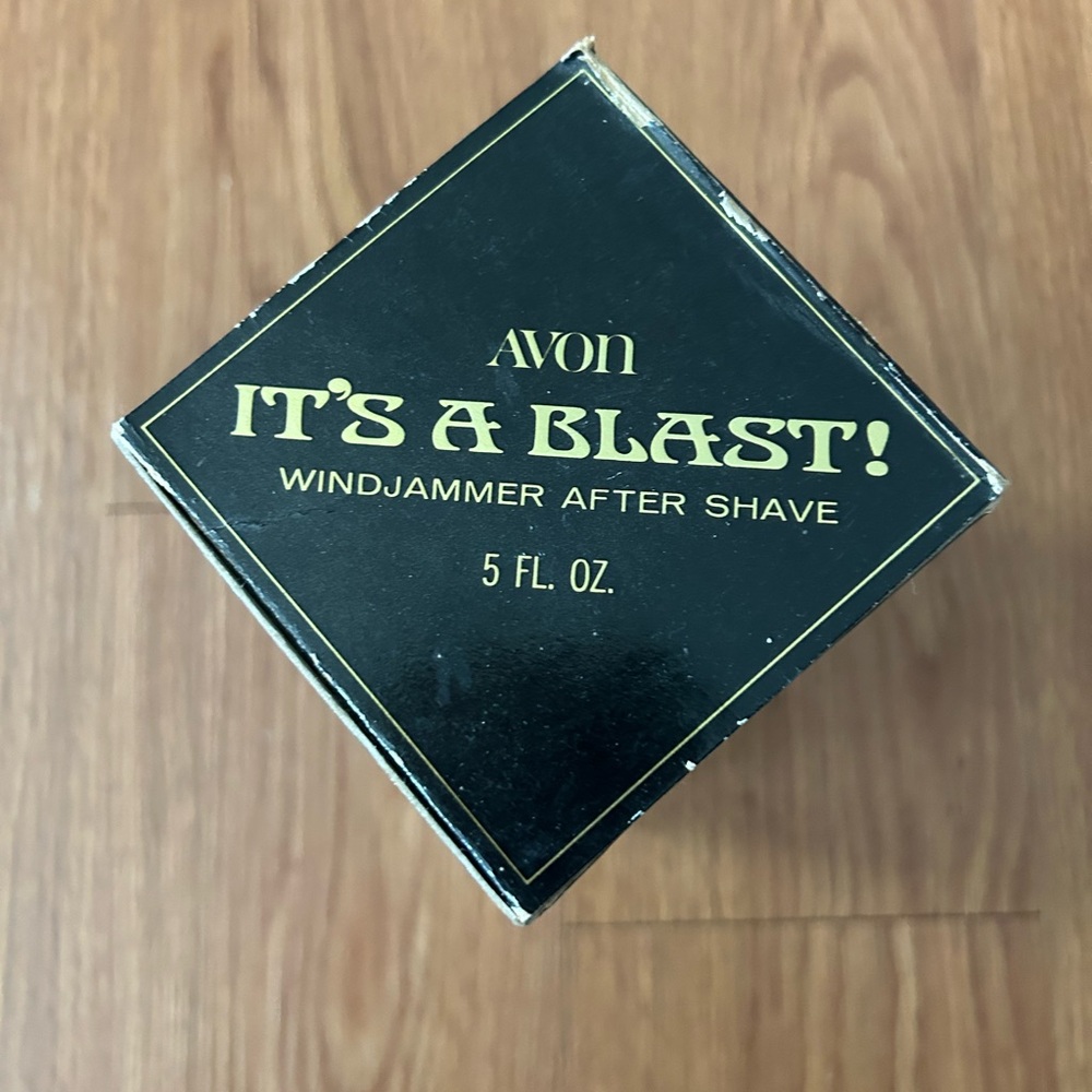 Avon It's a Blast Windjammer After Shave - Black and Gold